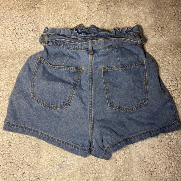 Paper bag shorts - Picture 3 of 3